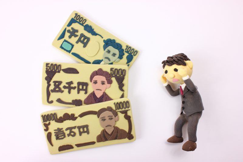 お金で悩む人の写真